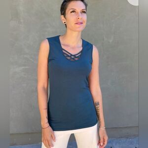 Caraucci Women's Handmade Sleeveless Criss Cross Top Teal Size S EUC